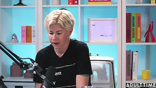 Lilly Bell teşhircilik, seks ve güçlendirme | Adult Time Podcast