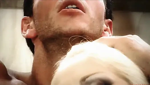 Lea Lexus Cums Hard During a Double Penetration