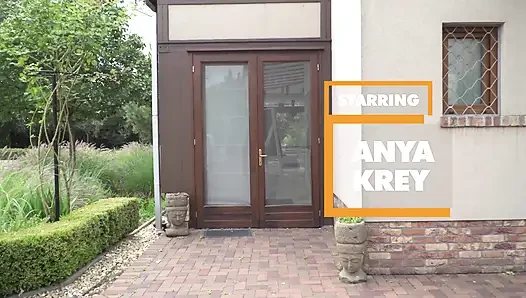 Bakış açısı - meteliksiz ama ateşli Anya Krey kirayı ödemek için sikişiyor ve emiyor