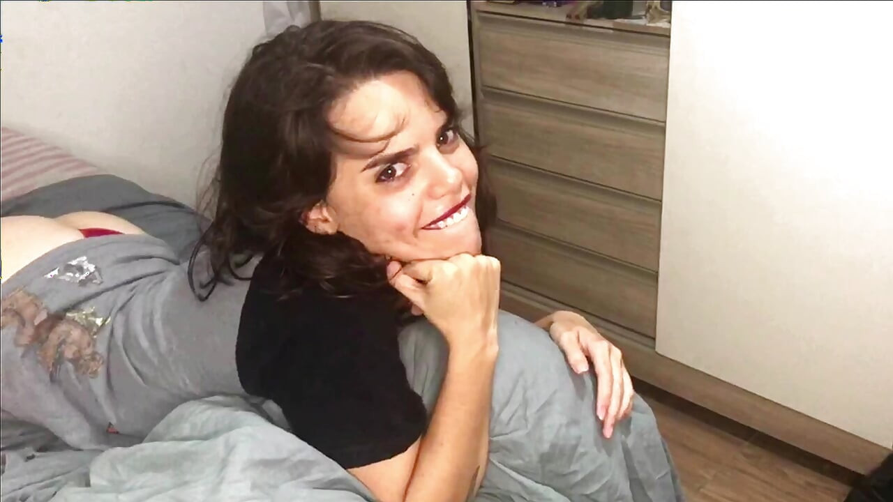 أقوم بتصريف كراته وأضخ المني في فمي