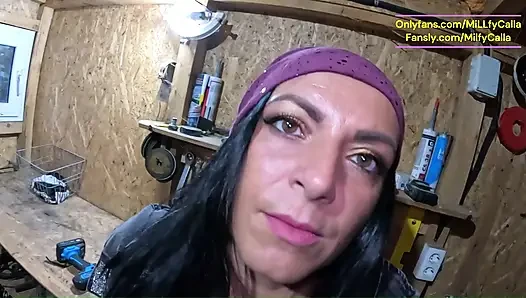 Шлюшка в тугих джинсах танцует, давится, трахается в рот со спермой на My Tangas