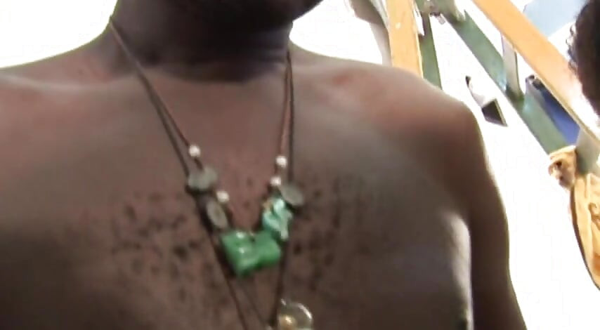 Эти грязные пареньки так грязны для этого одного возбужденного мужика