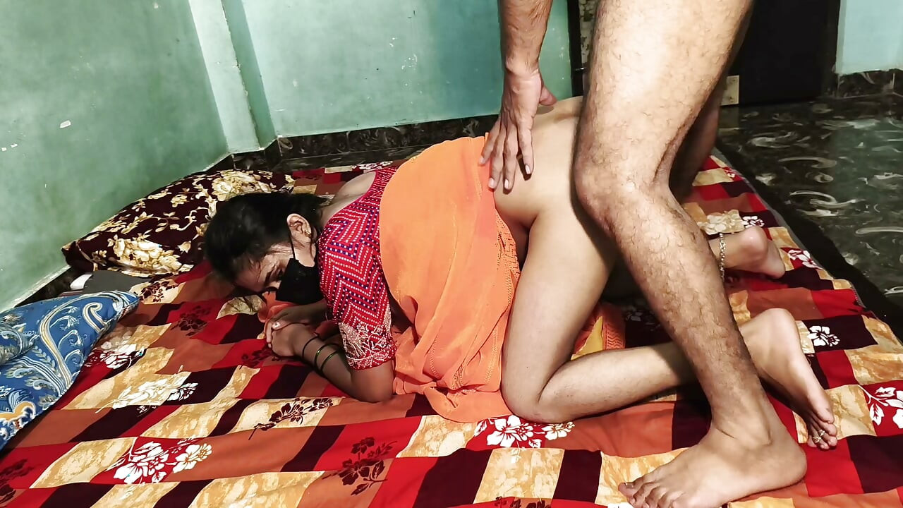 Primeira vez namorada amor sexo raparigas desi lindas fodidas à doggy style rapariga indiana esposa do patrão indiano sexo rapariga indiana de 18 anos