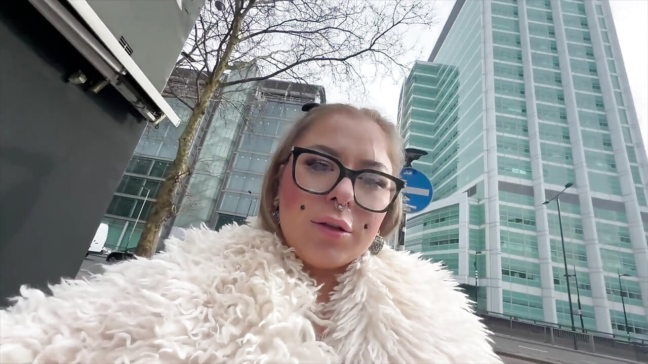 Sandie Candy Cumwalk