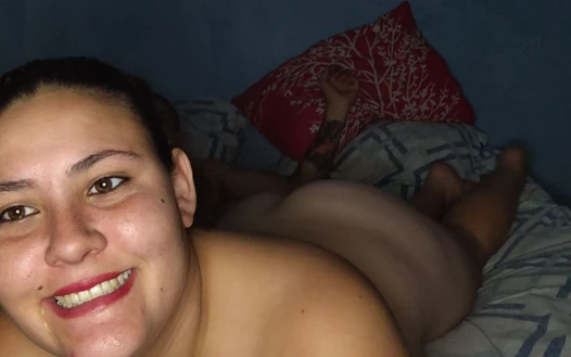 Tatlı genç kayınvalidemden sıkı poposunu sevmesine izin veriyorum