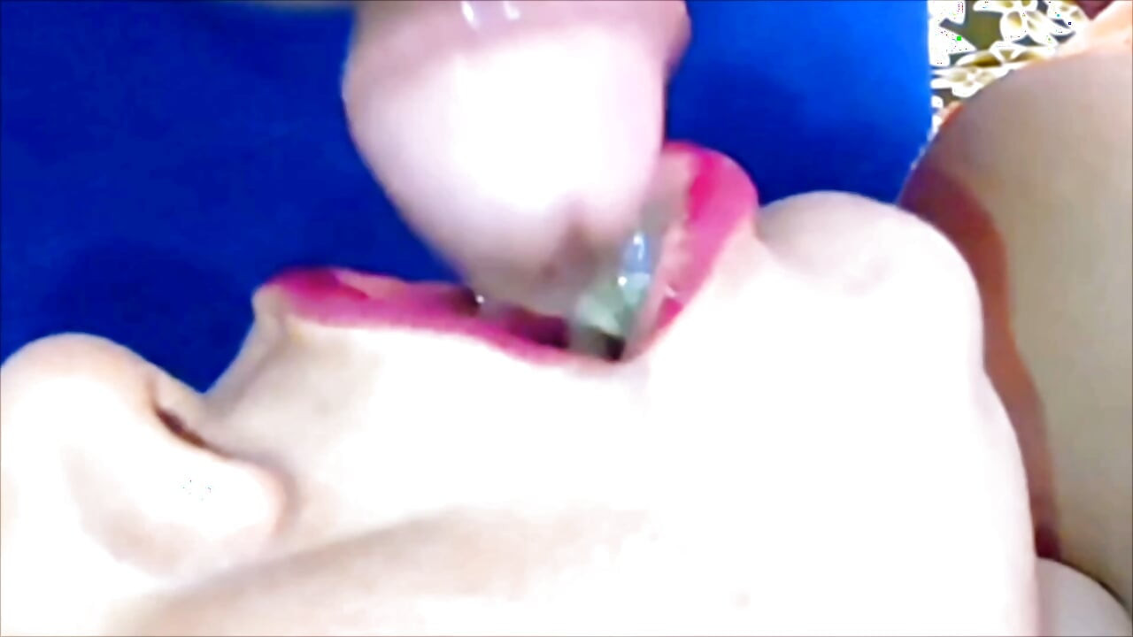 Une bhabhi indienne suceuse se fait éjaculer dans la bouche