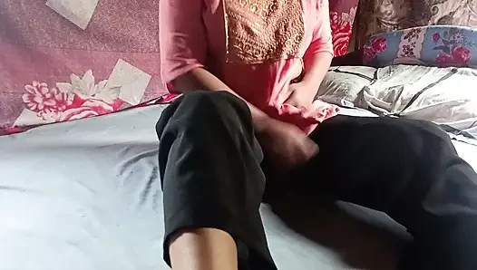 Üvey kız kardeşle yatakta seks videosu