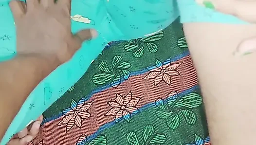 I seduced my stepsister by giving her chocolate, then I fucked her and ejaculated inside her.