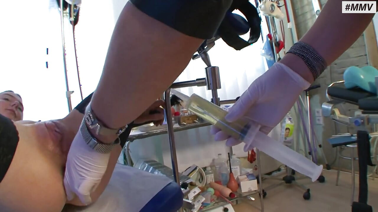 Γερμανικό BDSM - Κλύσμα γλείψιμο κώλου σκλάβων