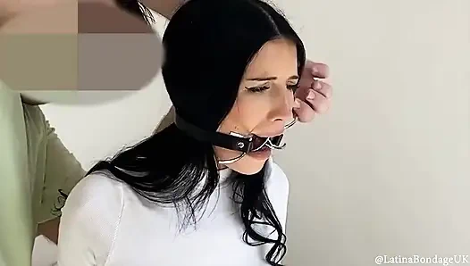 Tatti halka tıkalı, örümcek tıkalı ve kelepçeli! (mp4 480p)(indirimli)
