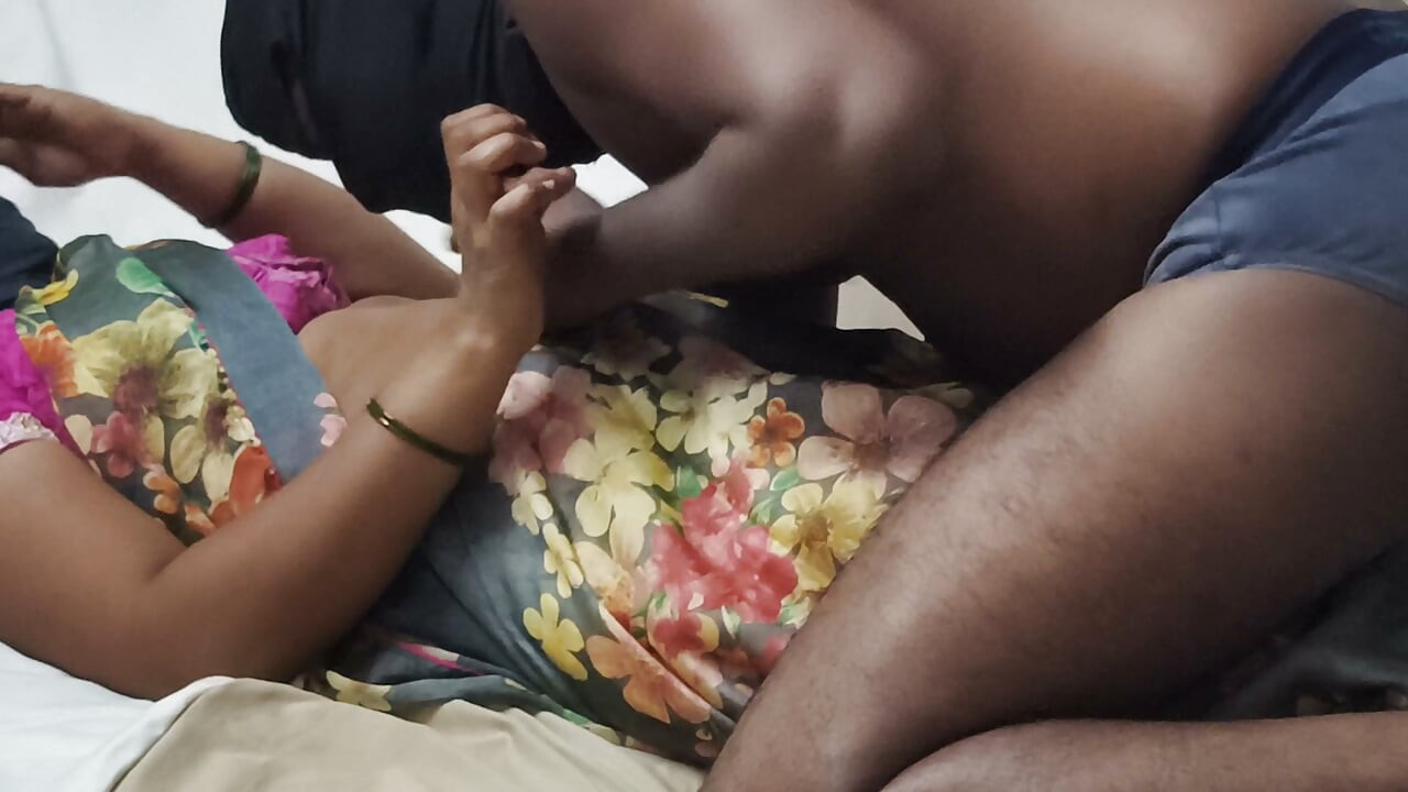 Finansiär knullad av Ramya Aunty sexvideor