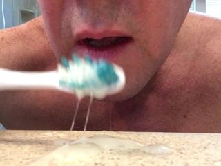 Сперма, чистит зубы
