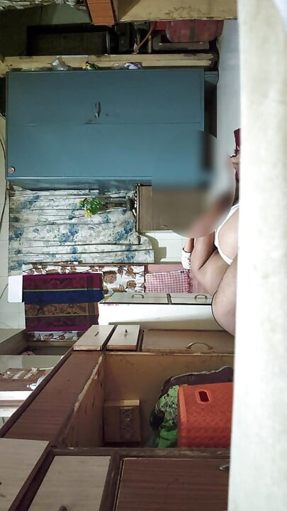 I called my desi girlfriend to my house and swollen her pussy.