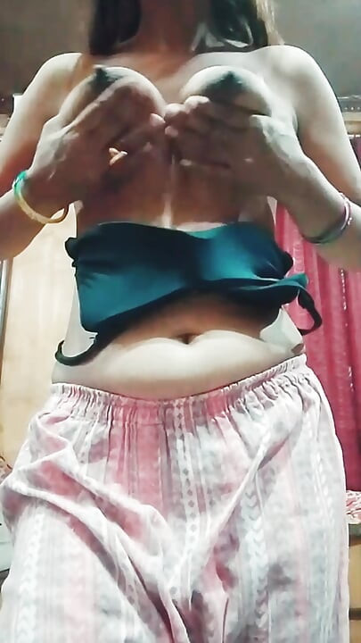 Indian Desi Girl Big Boobs Show