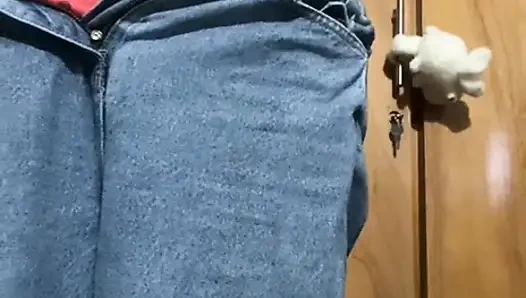 Dia pulang, dia benar-benar terangsang oleh putingku yang tegak, dia membelaku!