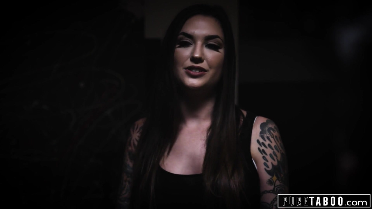 純粋なタブー、セクシートランスガールが悲しみの男をやる