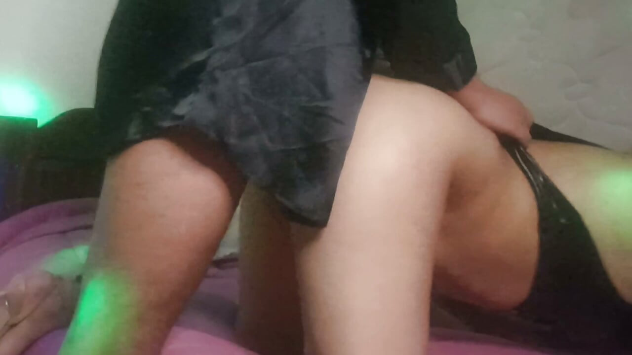 Měl jsem sex s jednadvacetiletou holkou, když jsme šli z klubu! Pokračovali jsme v párty u ní doma