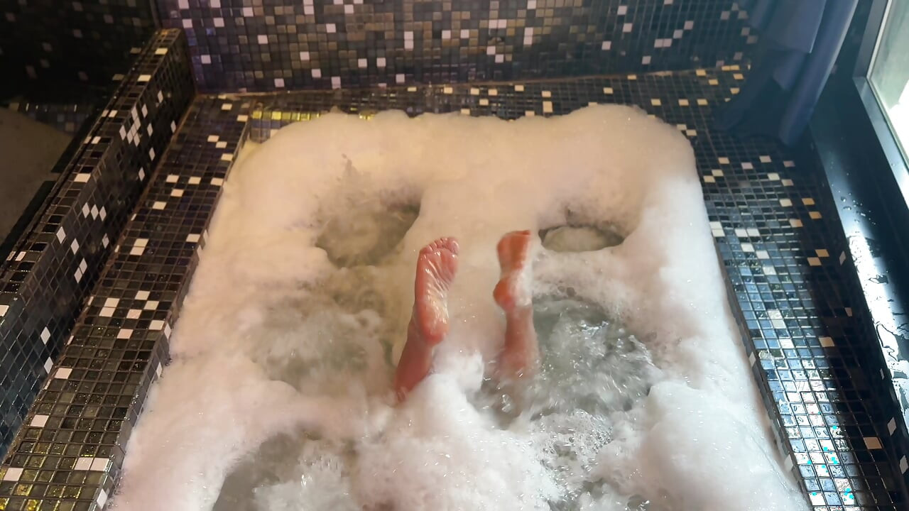 Bañera de hidromasaje follando fantasía - linda adolesce 18+ amateur en jacuzzi
