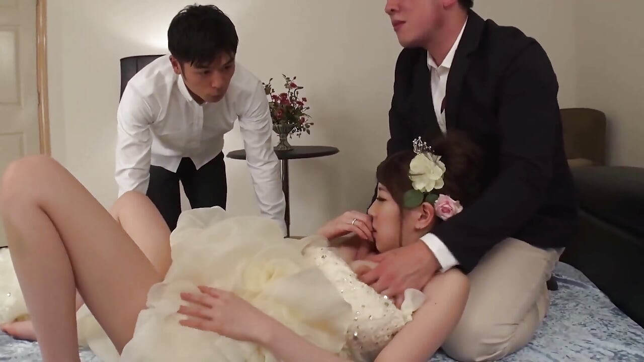 Japs in Heat Scene-2_sexy Slim Japanese Woman with Shaved Pussy Receives Creampie