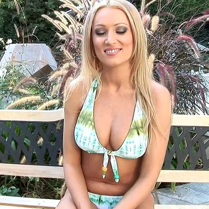 Frumusețe în bikini