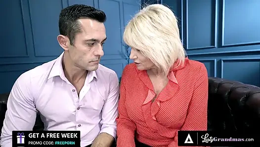 Похотливые бабушки - грудастая учительница-милфа Эми трахает студентку