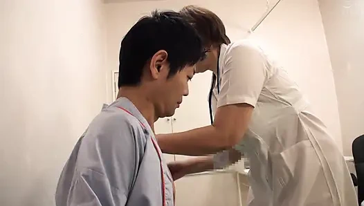 Секс с кримпаем грудастой зрелой женщины на работе