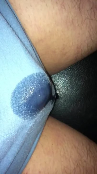in die Hose gepinkelt