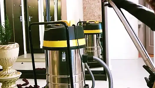 Няня камшотает