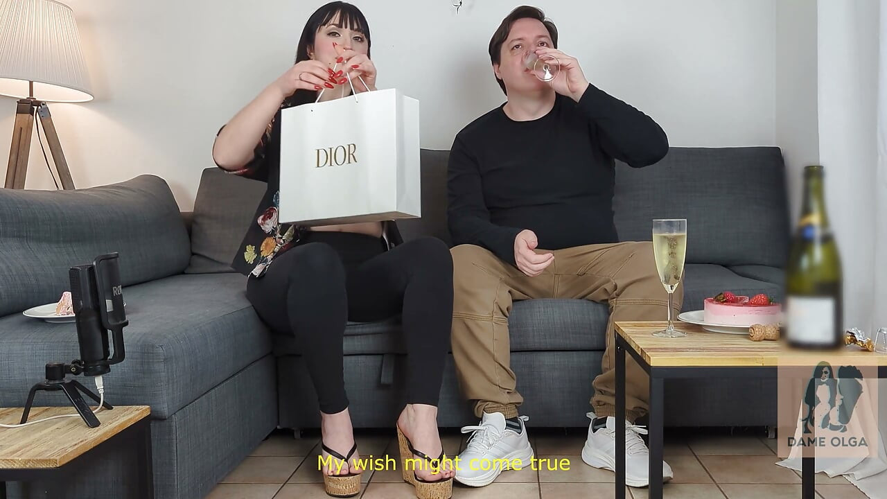 Findom verjaardagsfeestje & taart op je portemonnee! en je eet manliefs spermalading! - Dame Olga 4k (688)