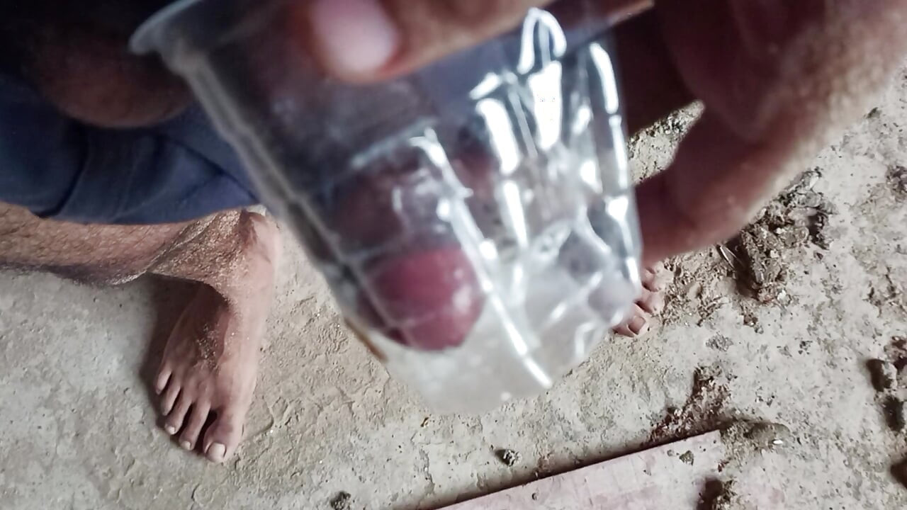 Igraj se sa seksualnom igračkom da se mastrubiraš do velikog kurca da svršiš