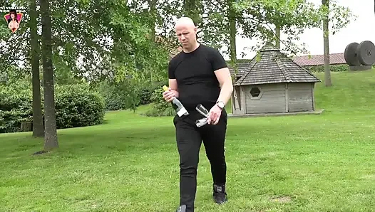 Balıkçının arkadaşı, edepsiz yaşlı adam hayat gösterisi yapıyor