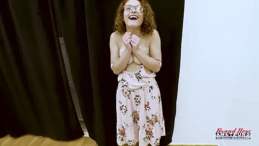 Luna si mahasiswal rambut merah dengan bertato lagi asik ngocok kontol dan telan serakah sampai orgasme berjamaah!