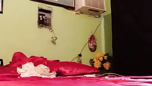 Wanita lajang panas mainannya