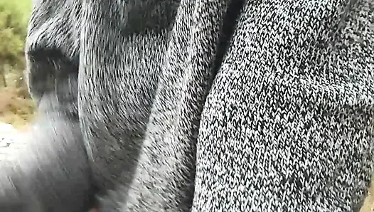 fremder mit dickem hintern überspreizt und wird im wald Ã¤ffentlich gefickt