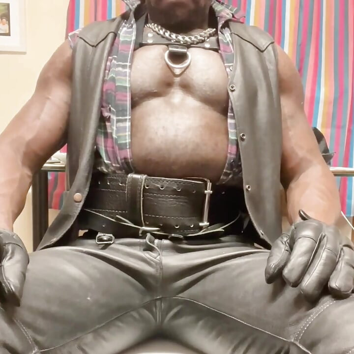 Preto Musculoso, Bomba E Jogo Dos Peitos De Couro