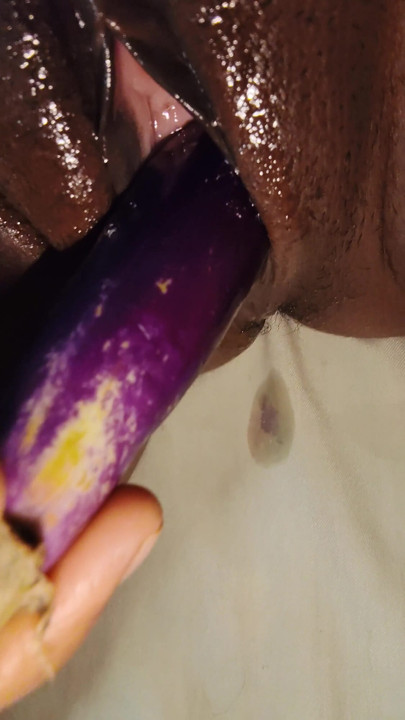 My native pussy quenched her thirst with eggplant today | Clip 1