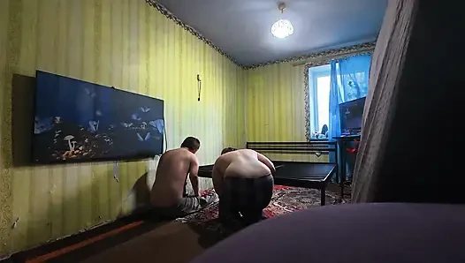 За кулисами, необрезанная. Мы строим новую секс-кровать
