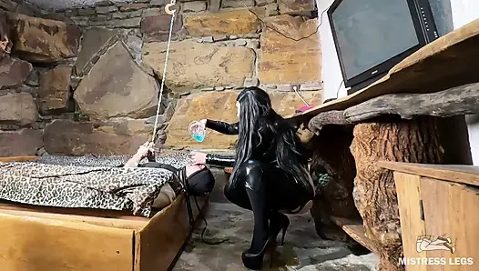 The Mistress is making you a special Halloween potion using her pee (Fem...