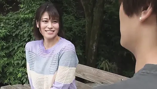 Соблазняя засветом киски Manami Kato Ema