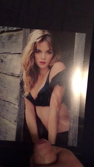 Danielle Panabaker, eerbetoon aan de flitsster