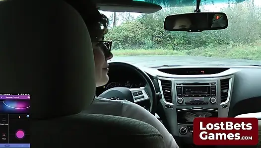 Reacharound, игра с раздеванием, которая как захватывающая, как и смелая