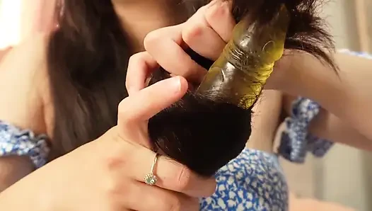 Aku lagi asik muasin memekku pakai dildo sambil muasin memekku pakai dildo favoritnya!