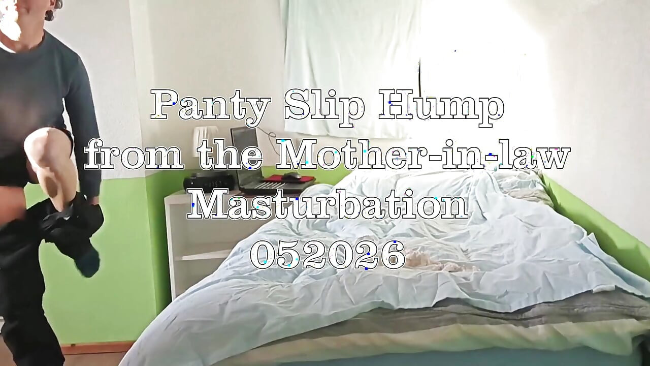 Se masturber dans la culotte de sa belle-mère