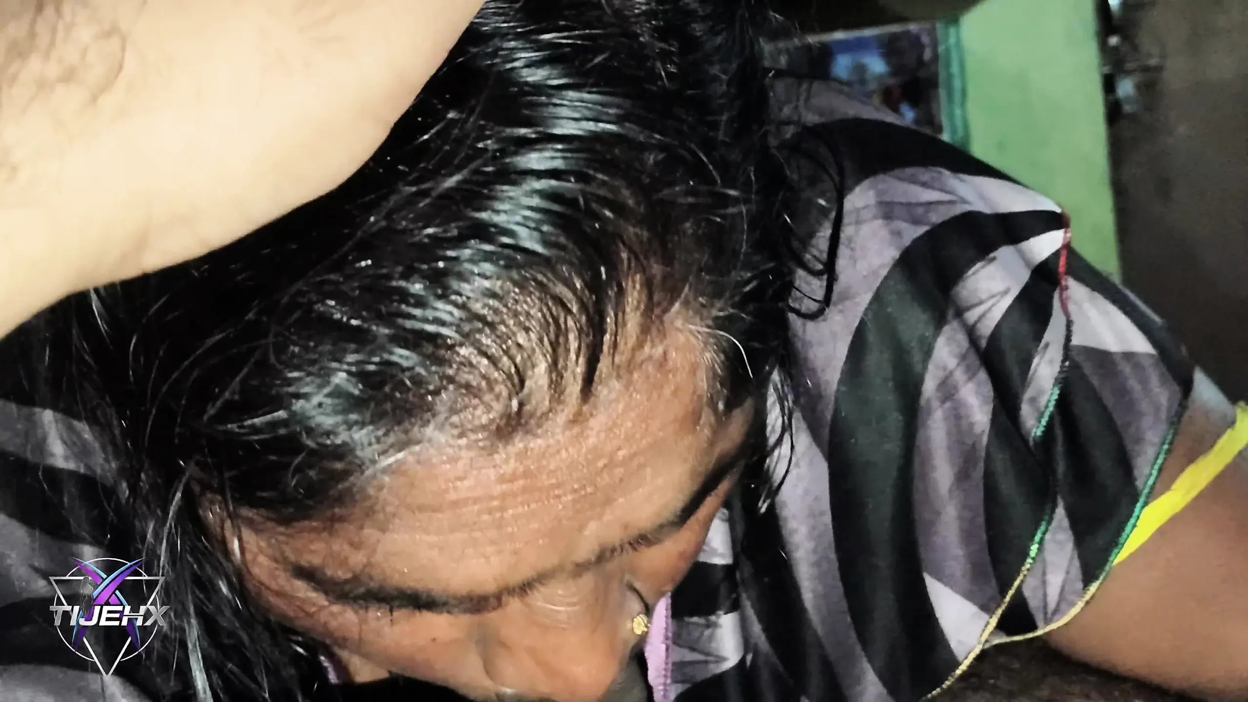 热辣的Sangeeta Bhabhi吹箫并吞下我的精液
