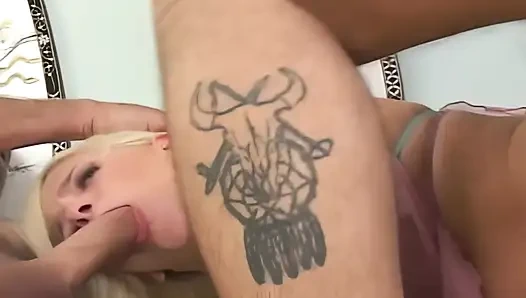 Missy monroe dikelilingi sama besar