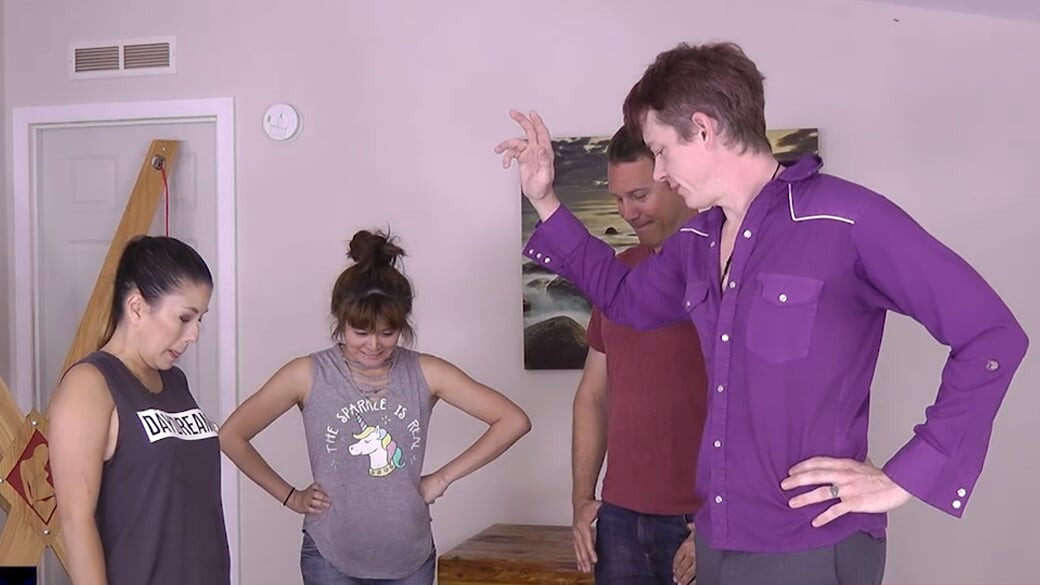 Leilani, Tessa, Jake und Jesse strippen in flirty Spin the Bottle