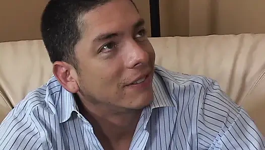 Горячая секретарша трахает клиента на его свидании