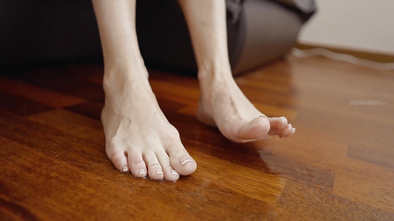 Feet and Pee! MILF Makes You to Beg for More!