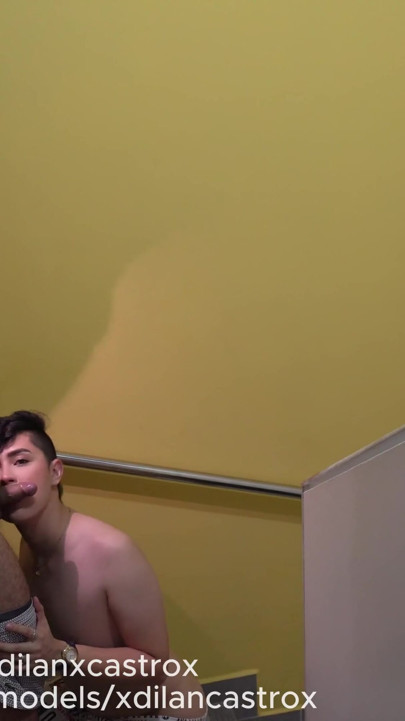 Hetero eşcinsel ibne komşusunun götüne boşalıyor ve götünü açık bırakıyor | Klip 1