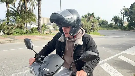 Ich Treffe Eine Göttin Auf Der Straße Und Ficke Sie Draußen - Lola Bratz